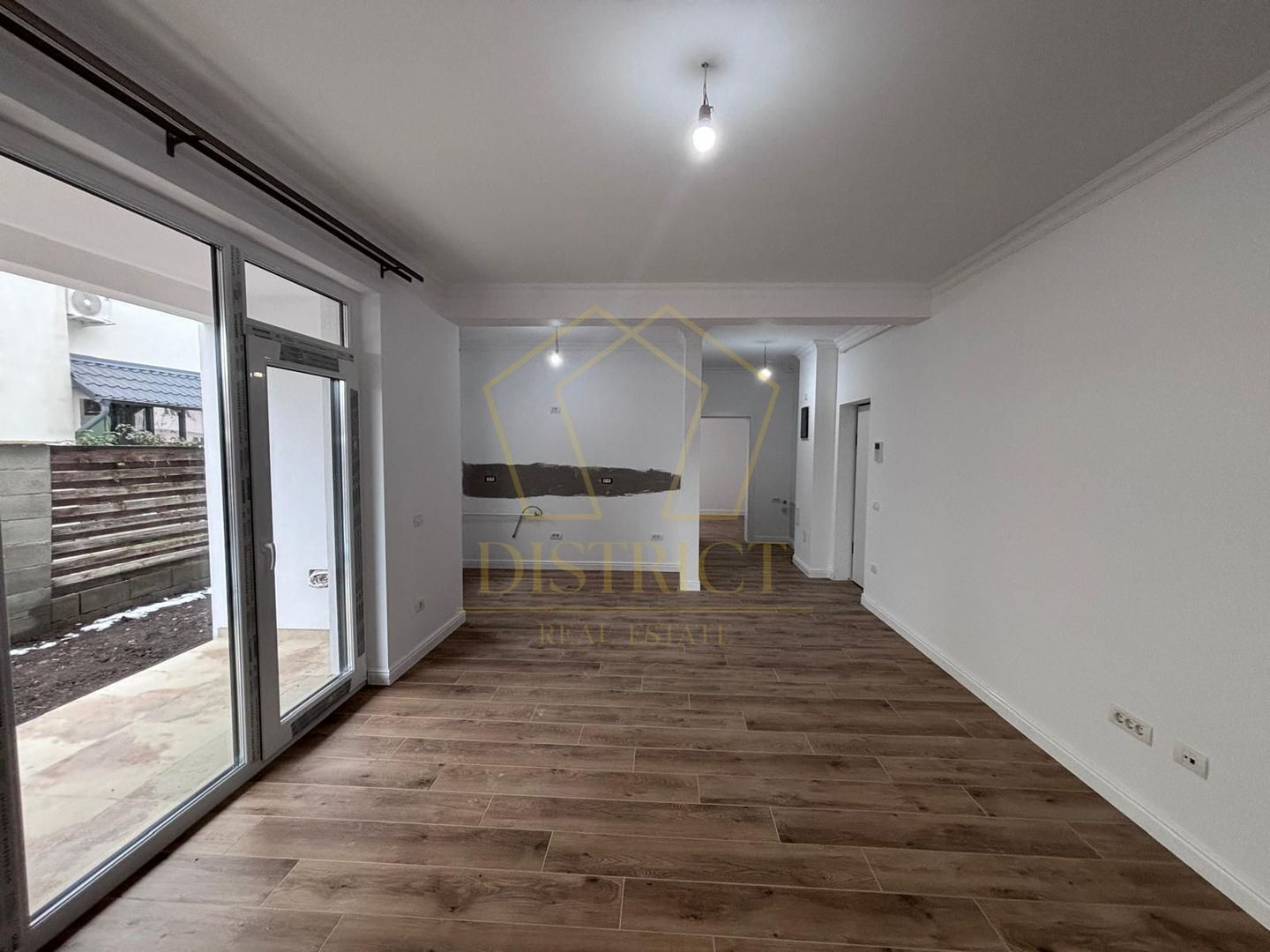 Apartamente noi cu 3 camere, curte 60-70mp | Dumbravita | CORA - Poză 2
