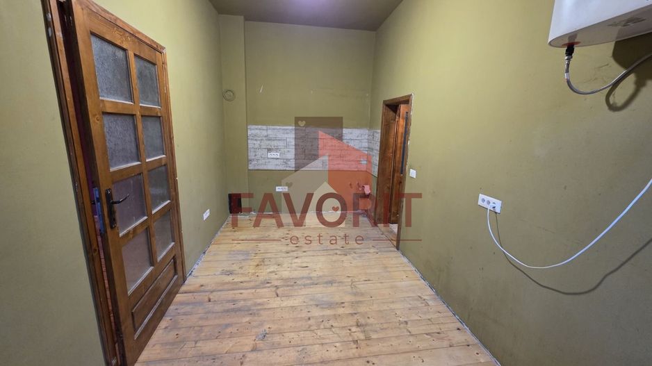 1 camera | centrala proprie | curte generoasa | zona excelenta | - Poză 6