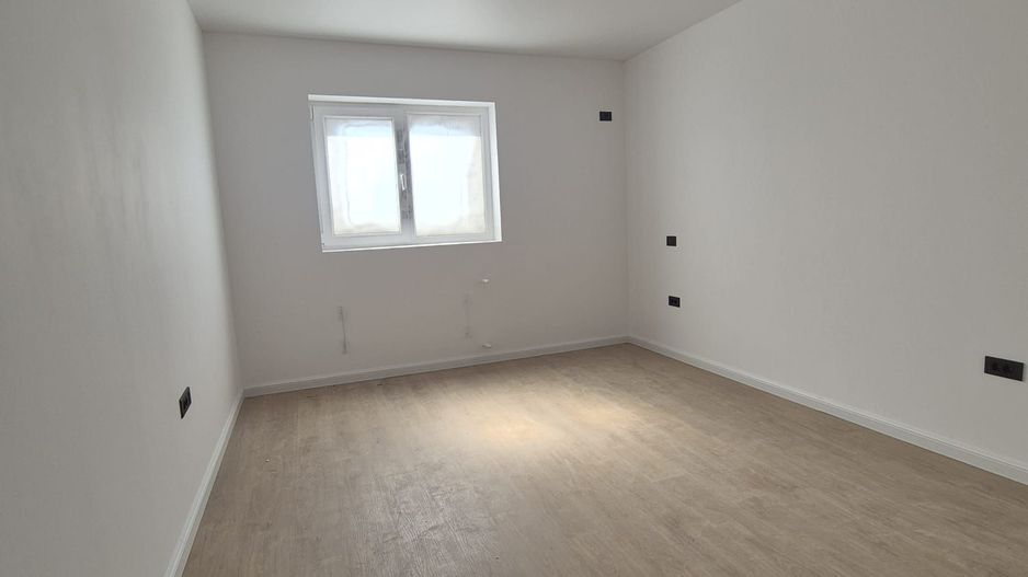 2 Cam. Aproape Gata De Mutare/ Lidll Bratarii - Poză 2
