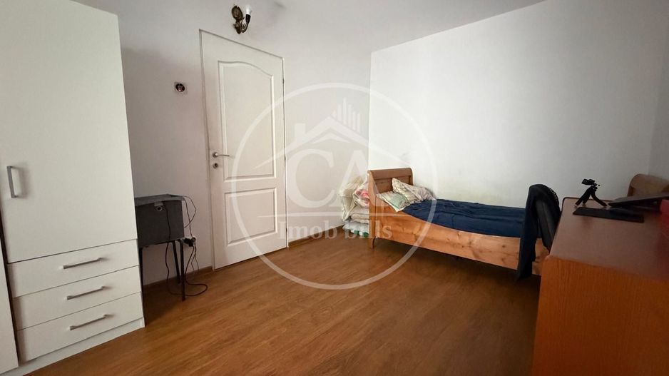 Apartament de vânzare cu 4 camere în zona Decebal, Oradea - Poză 3