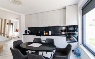 VILĂ MODERNĂ DE LUX CU PISCINĂ, FOTOVOLTAICE ȘI FOIȘOR – BREAZA - Poză 50