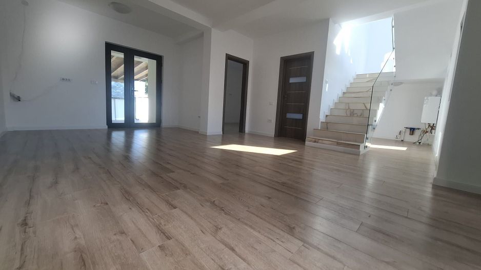 Vila individuala SUPERBA Tunari, ZONA BUNA, TOATE utilitatile - Poză 5