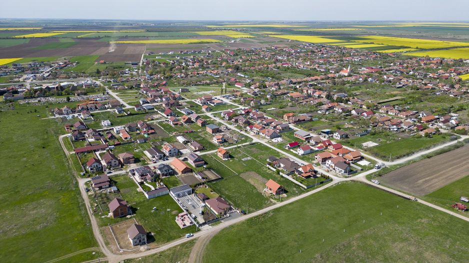 Loc de casă în Zimand Cuz+materiale de construcții - Poză 1