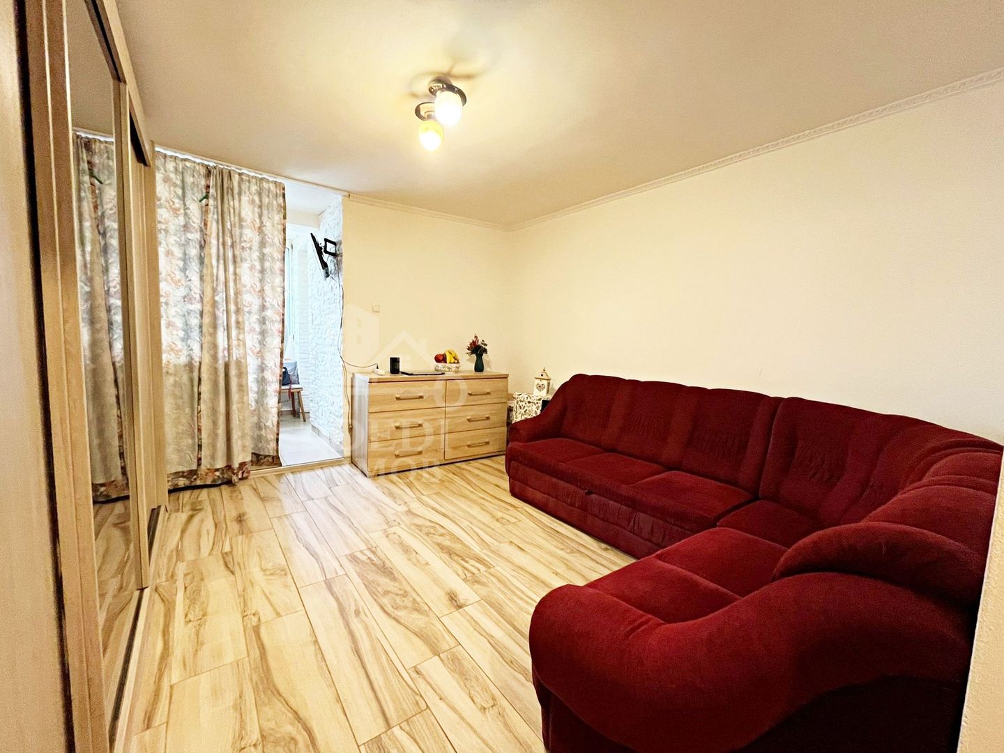 Apartament 1 camere de vânzare in zona Rogerius, Oradea - Poză 1