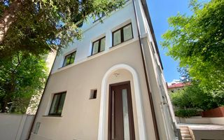 Refugiu Urban cu Eleganță Clasică – Vilă Renovată în Inima Primăverii - Poză 4