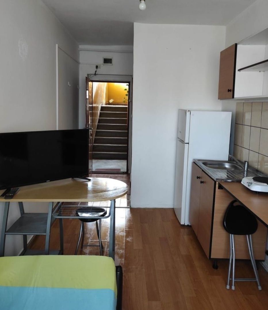 BRASADAS vinde garsonieră 14mp pe Careiului la etajul 3/4. - Poză 2