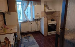 Etaj 1, P-ta Voievozilor, 3 Camere Decomandat zona Alexandru cel Bun - Poză 2