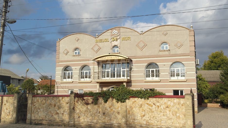 Restaurant pe prima linie Centru Mereni - Poză 1
