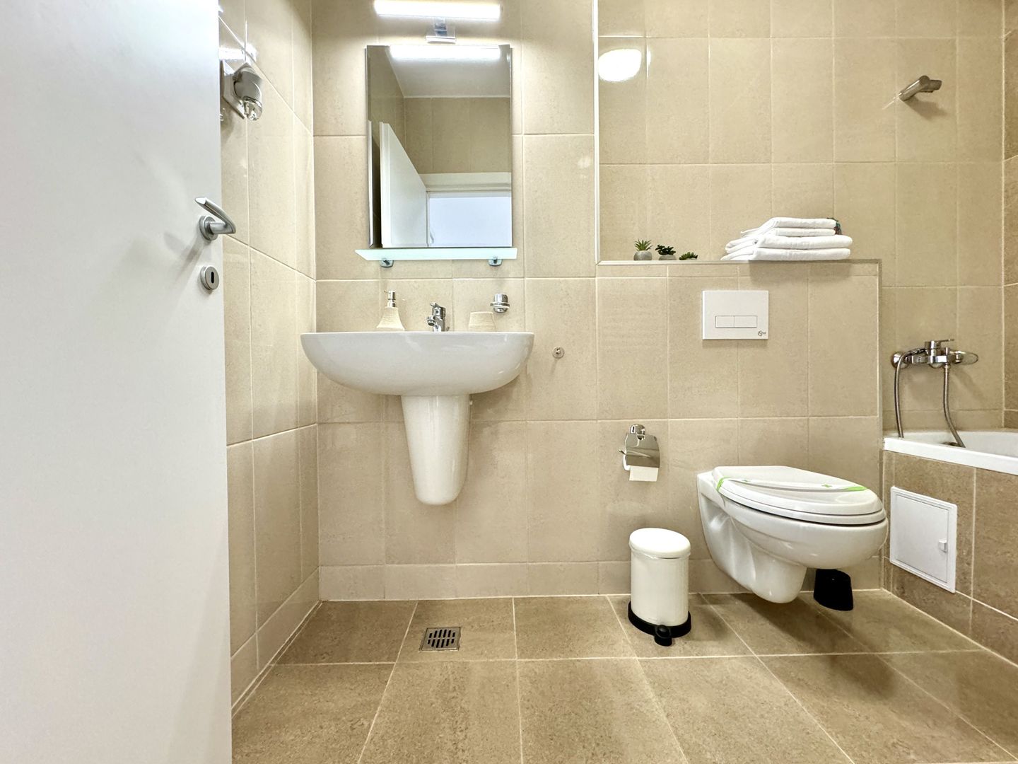 Apartament de închiriat 2 camere - vedere pădure - Poză 11