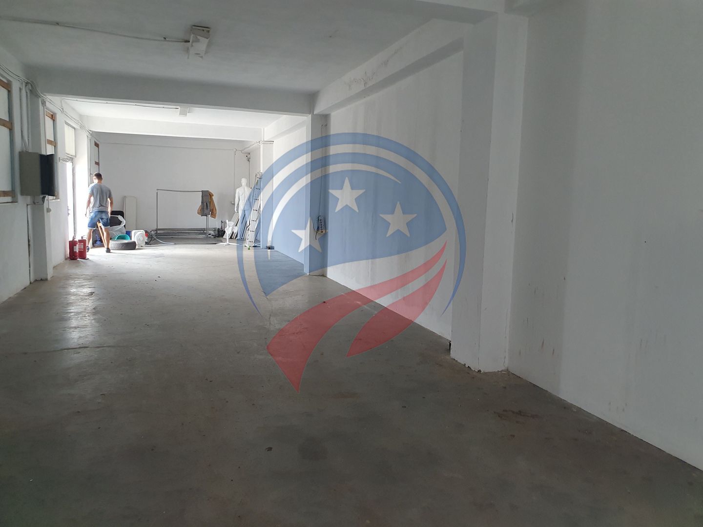 2 HALE de 357 mp si 474 mp  si teren intravilan de 5423 mp  Isalnita - Poză 5