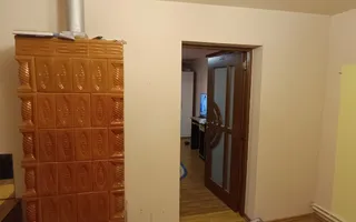 Casă spațioasă cu 4 camere , curte și teren generos în Mașloc - Poză 11