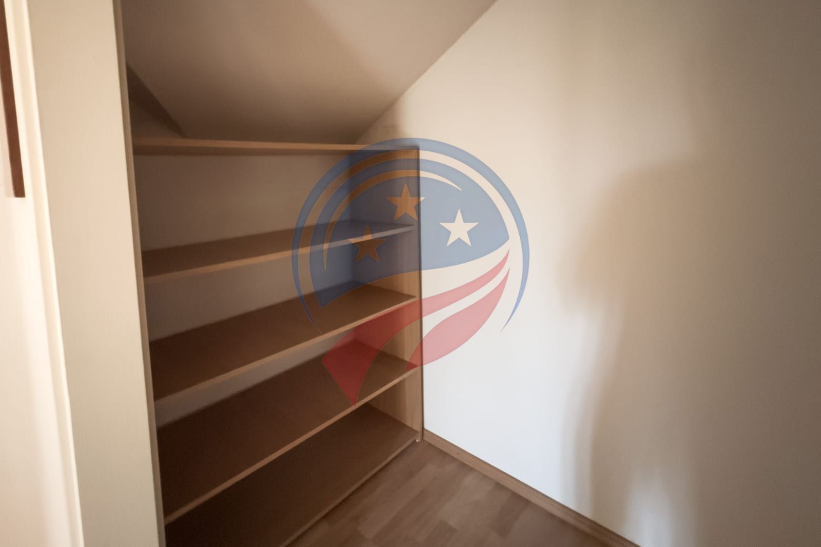 Vila superba cu cinci camere zona centrala - Poză 14