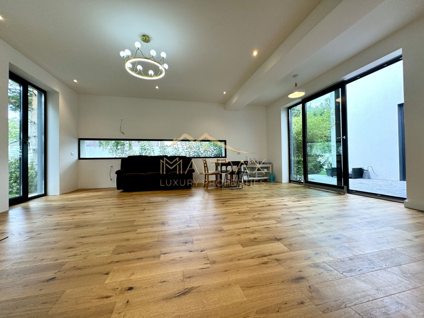 Vila cu 5 camere // * 565 mp gradina* // Tunari - Poză 10