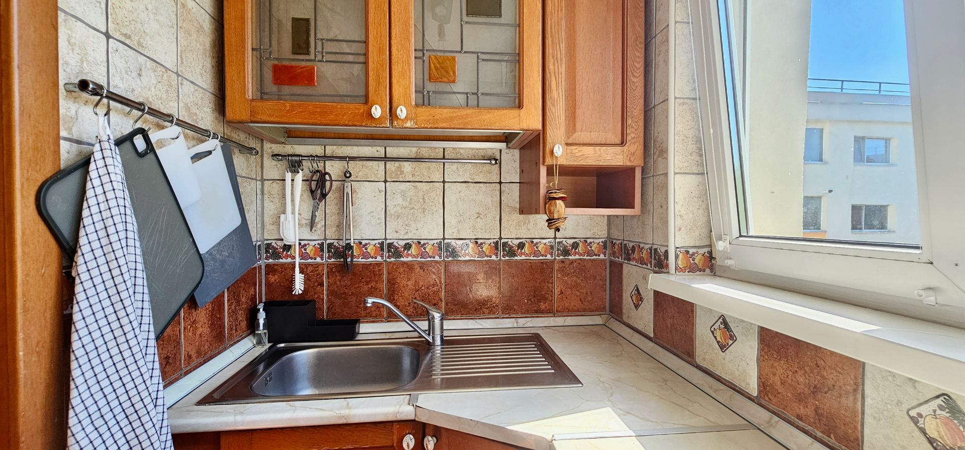 Apartament etaj intermediar, luminos, centrală proprie, fereastră la baie - Poză 13