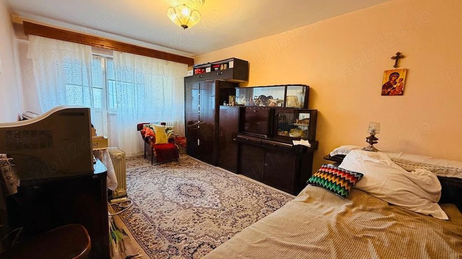 Apartament 2 camere, decomandat, etaj 3/10 Mazepa - Poză 2