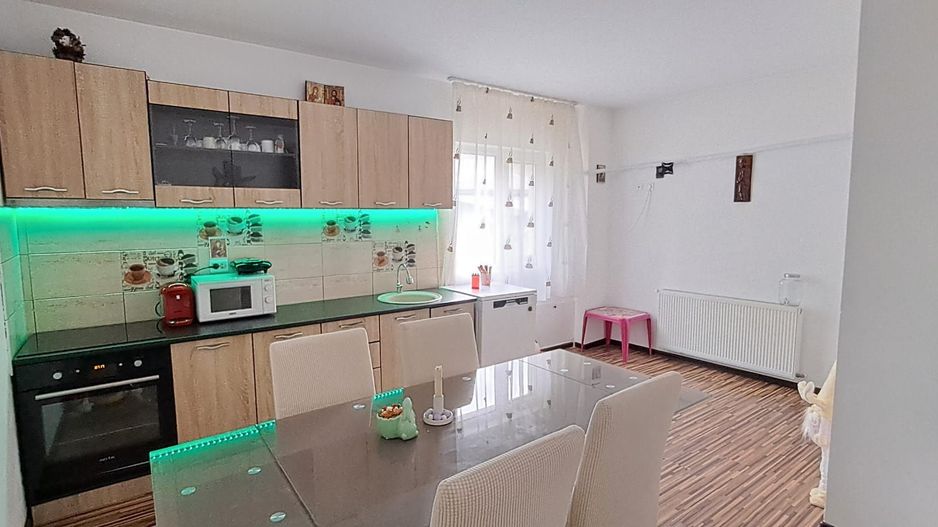 Floresti - Stoenesti, Jud. Giurgiu, vila + garaj + beci, teren 1400 mp - Poză 6