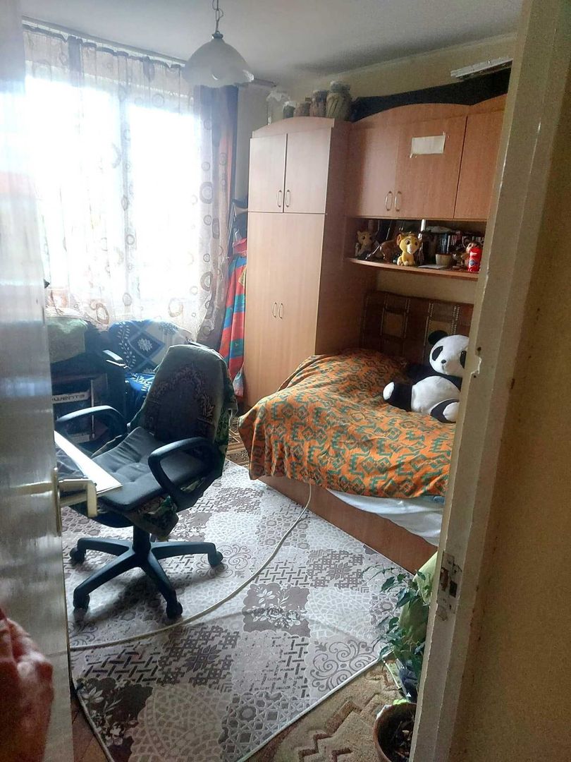 BRASADAS vinde ap 2 cam etaj 4/4 in Carpați 1. - Poză 3