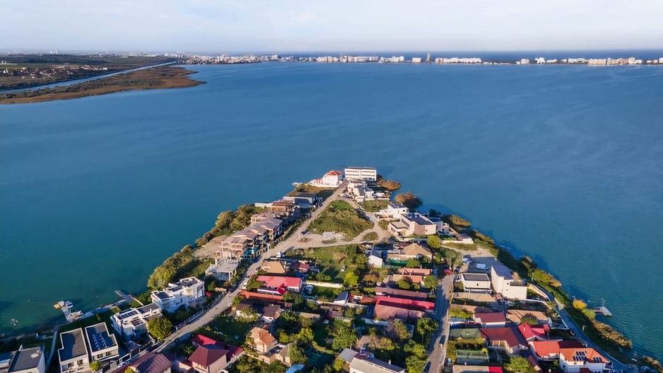 Vila de vanzare pe malul Lacului Orasului Ovidiu/Constanta - Poză 2