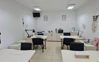 Spațiu cu potențial excelent în Piața Trandafirilor | 50mp - Poză 2