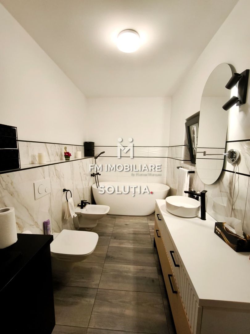 Casă deosebită, modernă și complet utilată în Săsar - Poză 17
