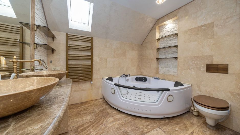 Casa 6 dormitoare+4 bai -1500 mp teren-Sacele - Poză 23