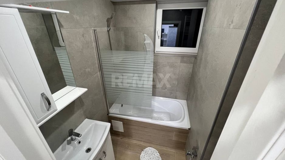 Apartament cu 3 camere de vânzare - Poză 8