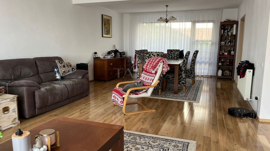 Casă spațioasă într-o zonă cu priveliște deosebită, Dambul Rotund - Poză 1