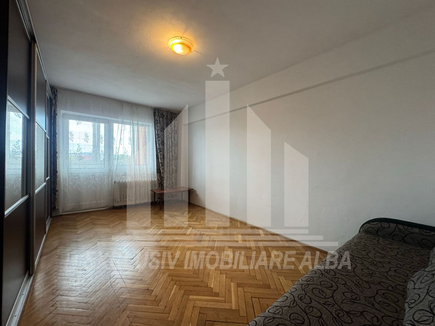 Apartament cu 2 camere decomandate, etaj intermediar, Cetate - Poză 2
