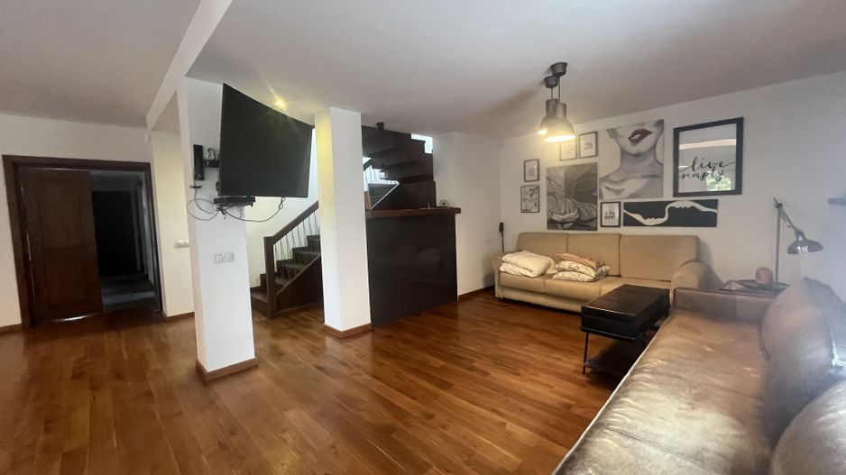 ANDRONACHE | Vila 4 Camere | Garaj  | Curte Verde | Ciubar & BBQ - Poză 8