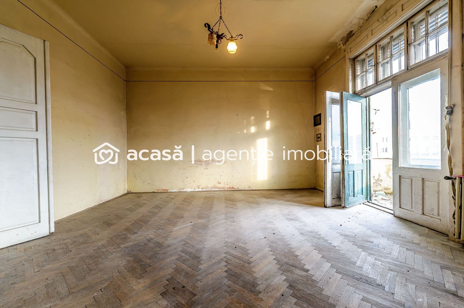 VÂNDUT! Apartament 4 camere, etaj 1, în Palatul Steiner, Arad - Poză 4