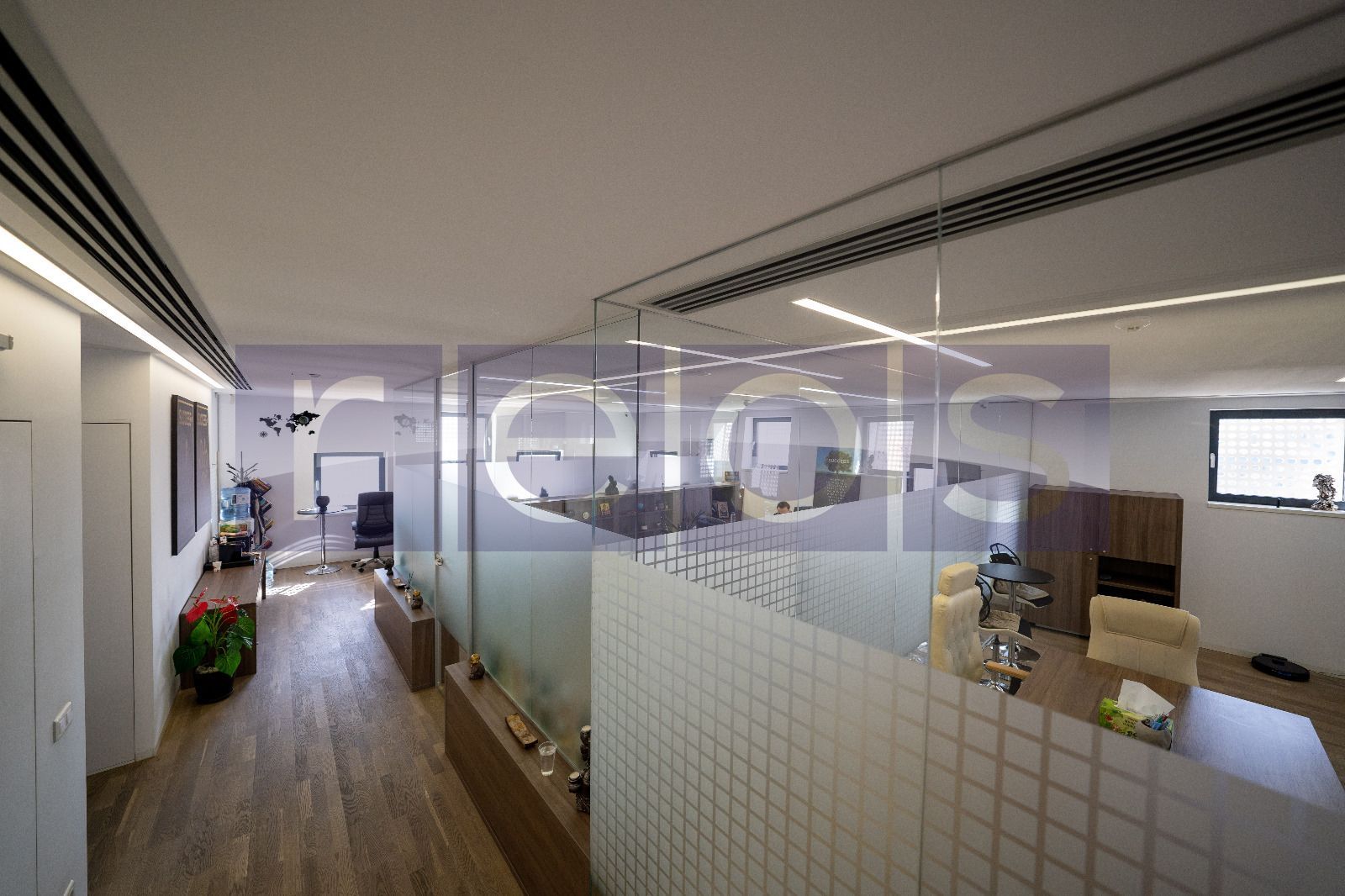 VANZARE -CLADIRE DE BIROURI - ARHITECTURA EXCEPTIONALA - Poză 15