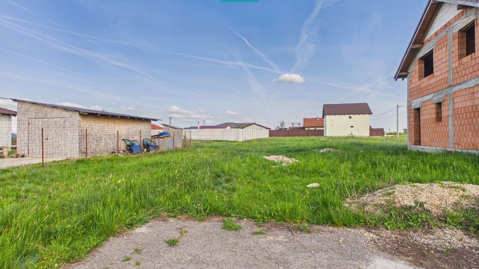 Casă la roșu cu  6 camere,  teren 500 mp în Aluniș - Poză 9