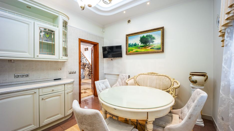Se oferă spre chirie casă exclusivistă amplasată în Centul orașului - Poză 18