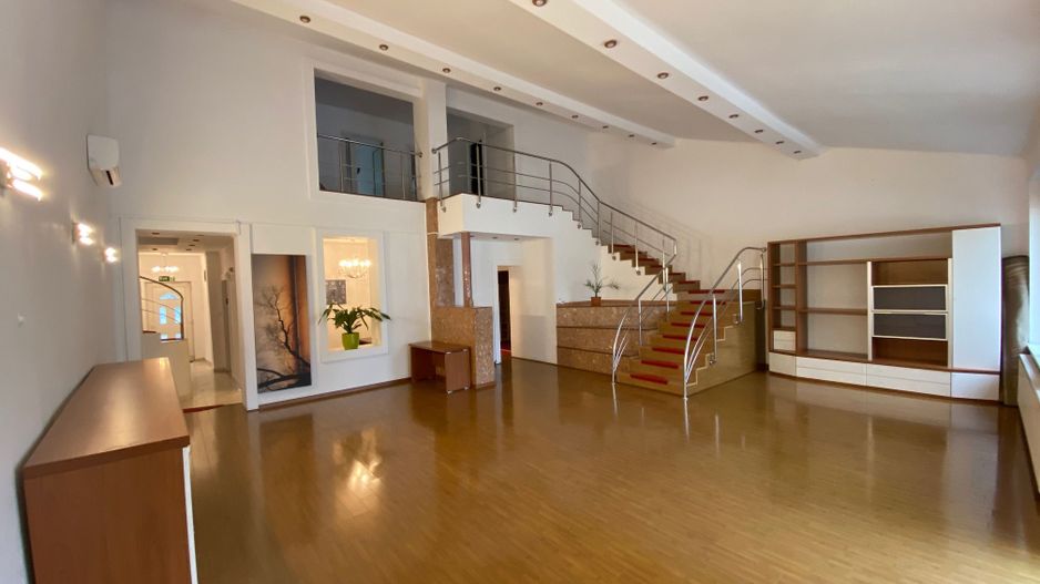 Vilă zona Liviu Rebreanu - Poză 2