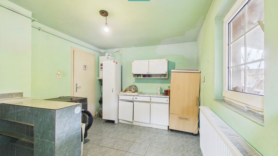 Casă cu 755 mp teren, zonă centrală Curtici - Poză 7