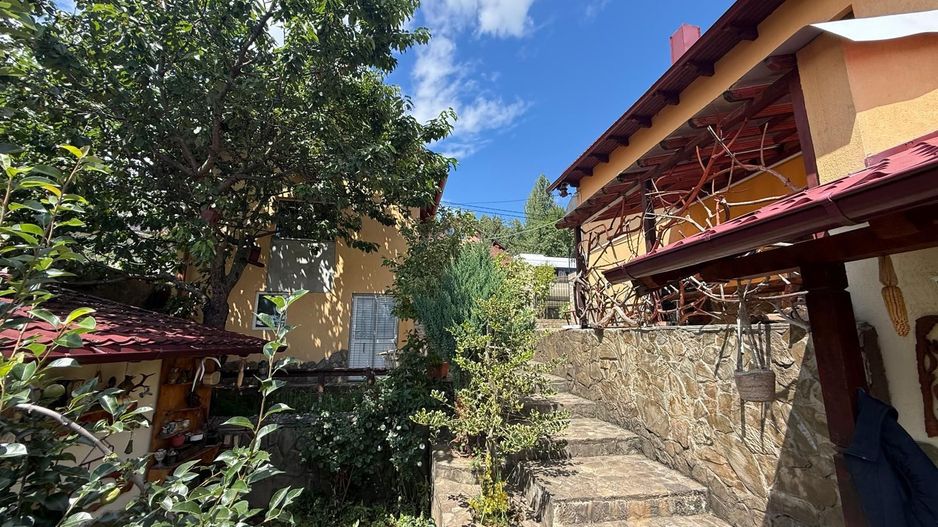 Vila S+P+1,+ garaj inchis + terasa si teren intravilan 6300 mp - Poză 49