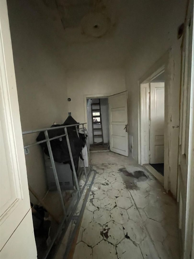 Apartament la curte comuna ULTRACENTRAL - Poză 1