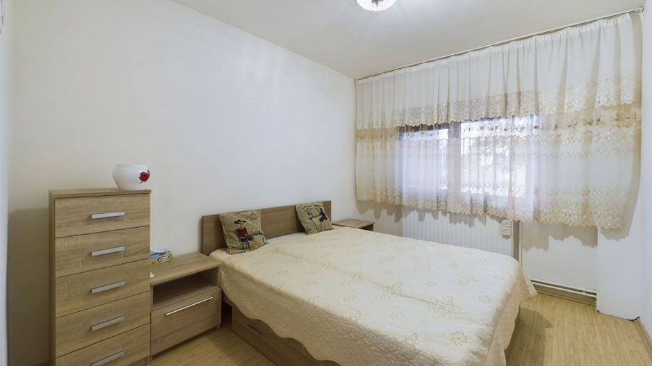 Apartament cu 4 camere, Miorița - Poză 3
