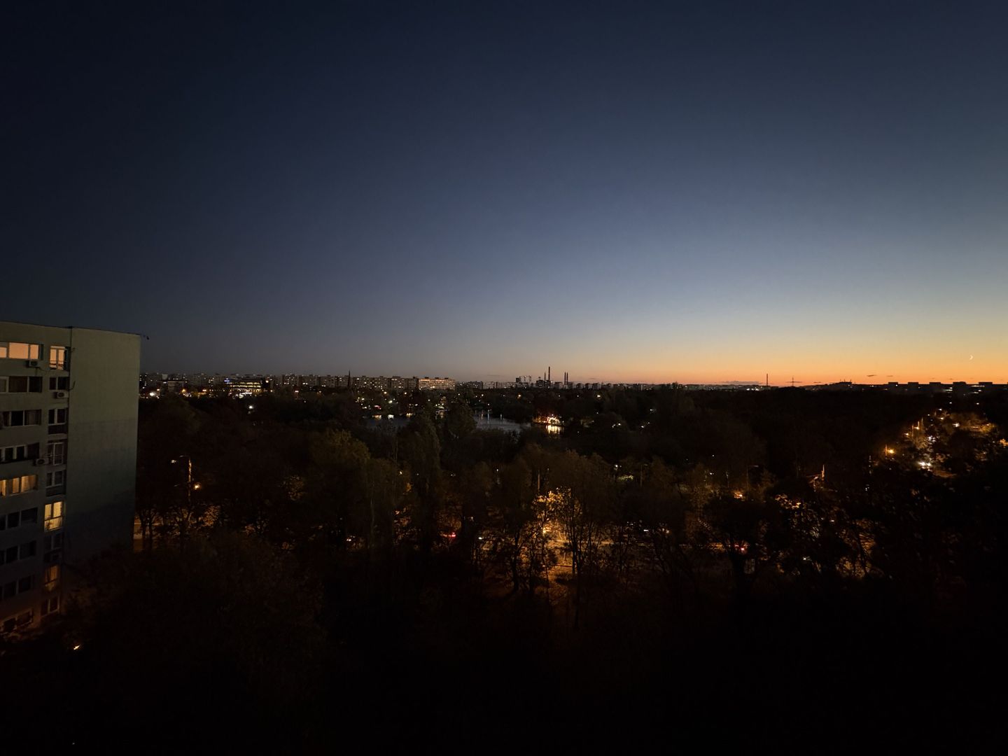 Centrala Proprie Renovat complet 2025 mobilat vedere parc Metrou Titan - Poză 1