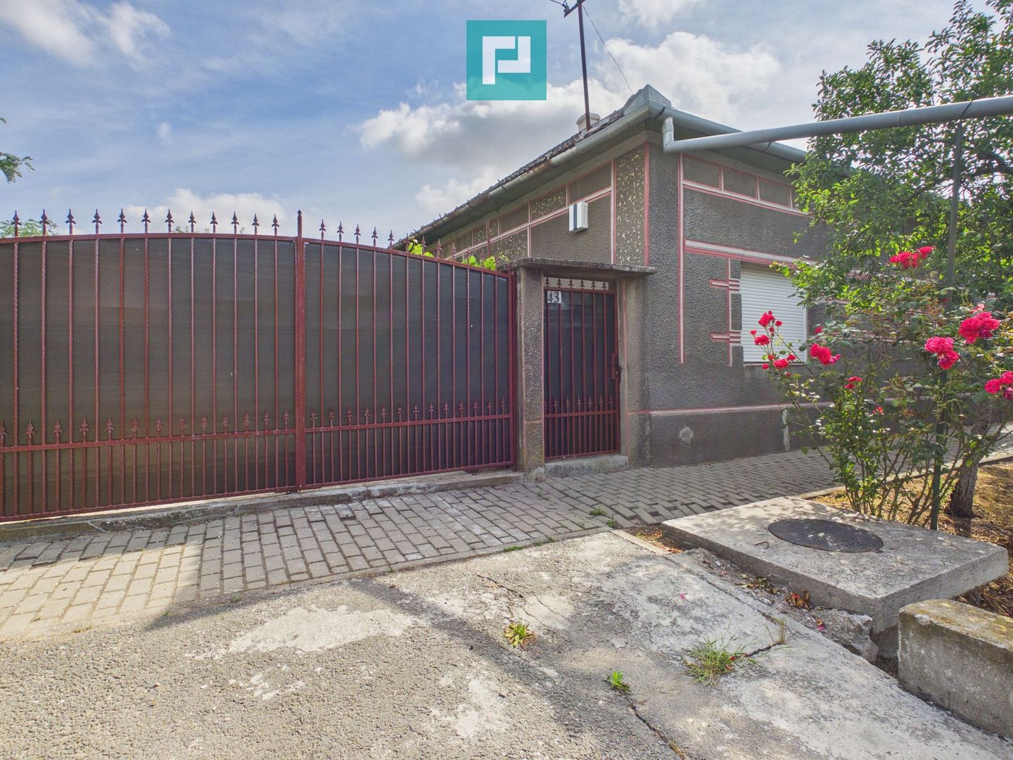 Casă cu 4 camere și teren de 800 mp în Zerind - Poză 2