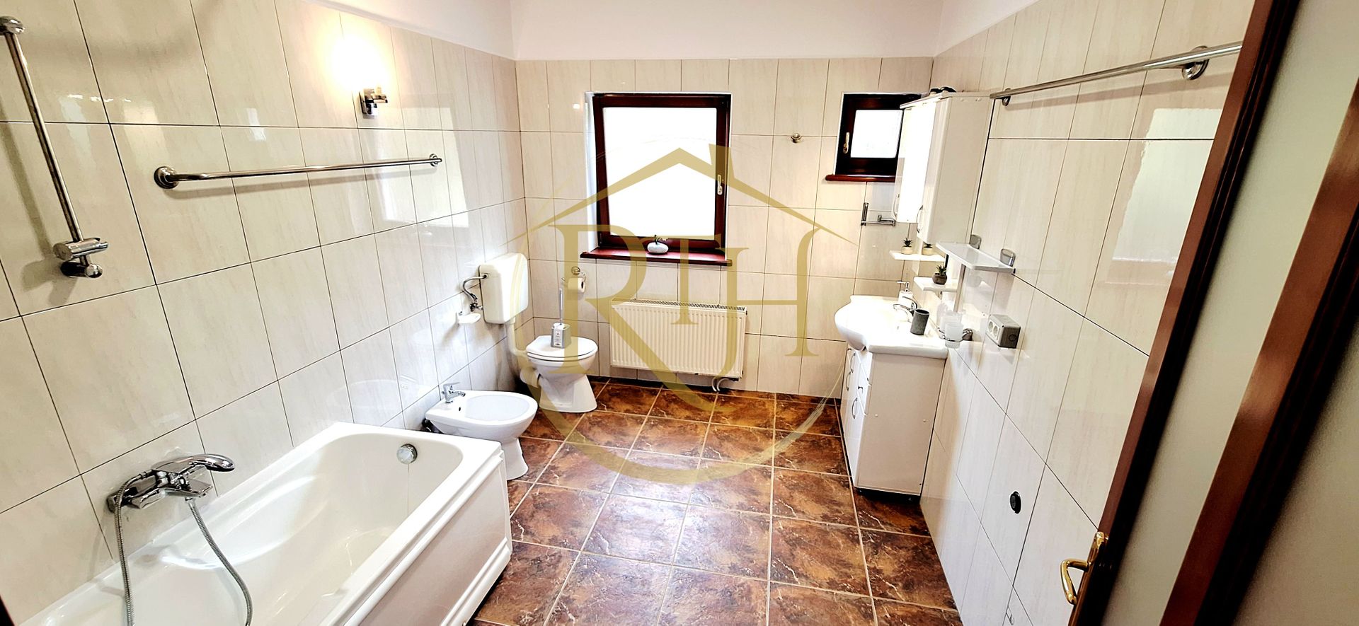 Oferim spre inchiriere, casa deosebi cu 4 camere,2 garaje,zona Soarelui-Braytim - Poză 10