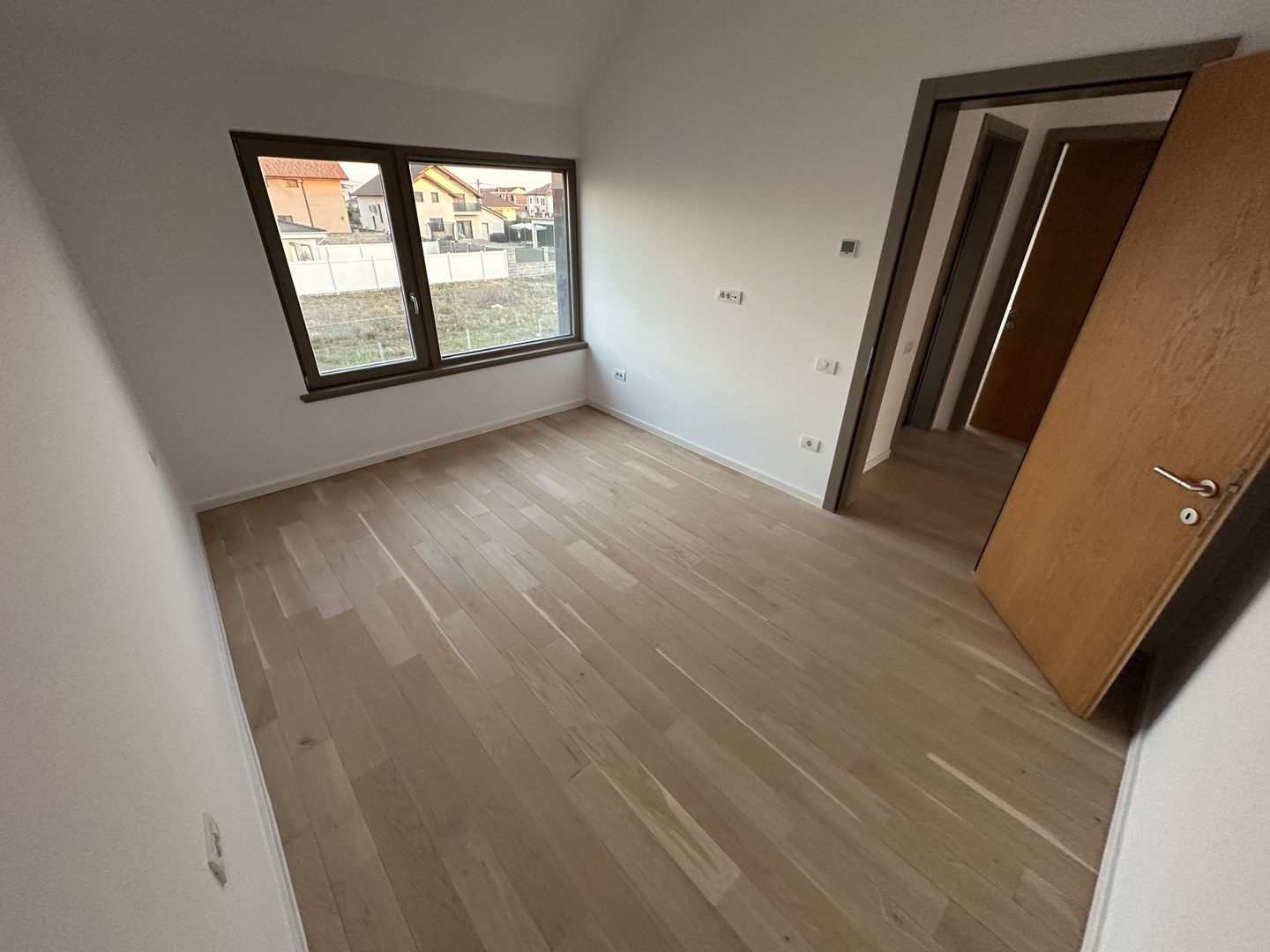 Casa cu 4 camere - Dumbravita - Poză 25