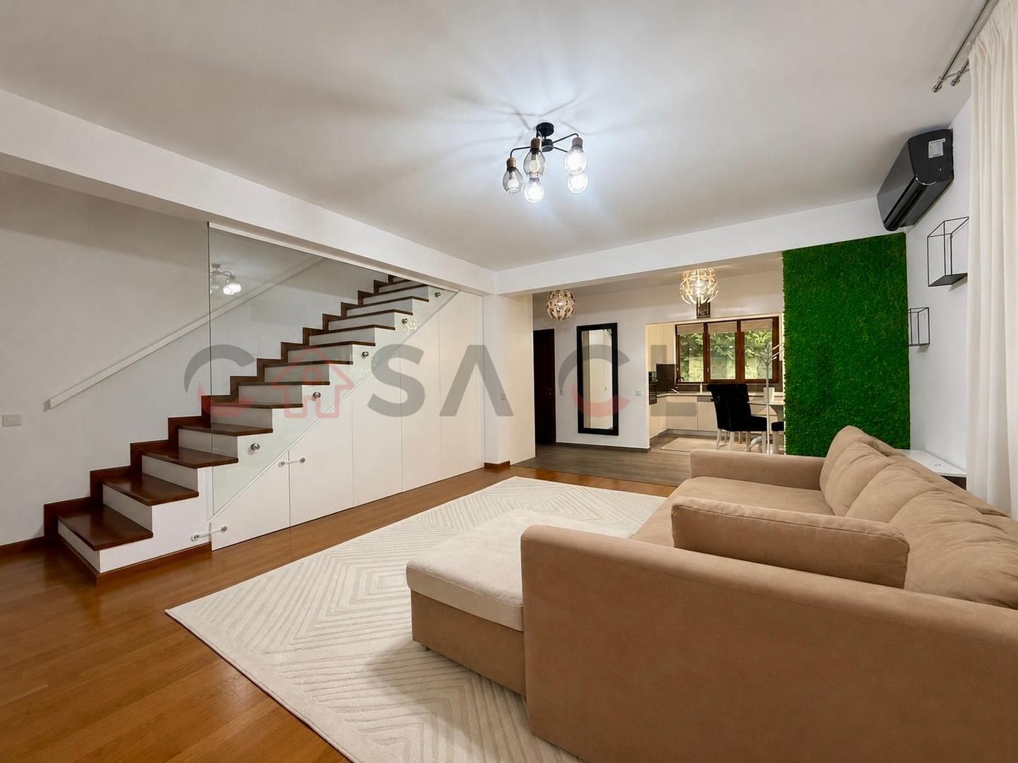 Apartament în vilă, curte, la cheie, parcare, Europa - Poză 1