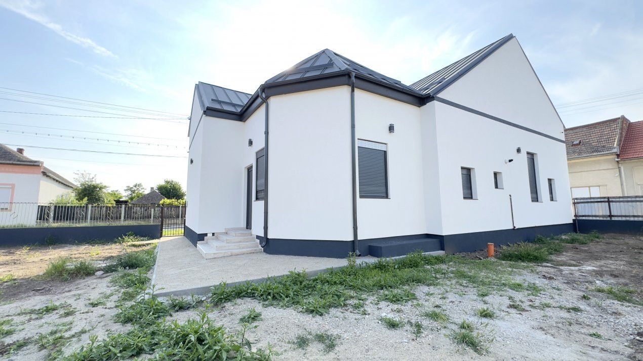 Inchiriere Casă 3 camere 154 mp, Teren 630 mp - Str. T. Vladimirescu - Carei - Poză 3