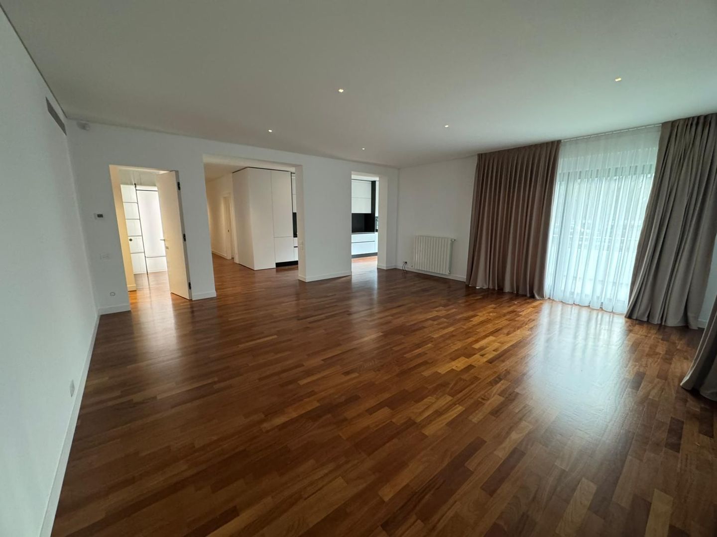Apartament 4 camere | ~205 mp total  | Zona - Ambasada SUA - Poză 1