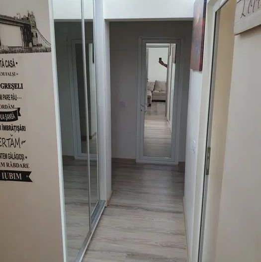 Apartment 3 cam dec Micro 18,et 8/10,renovat - Poză 4