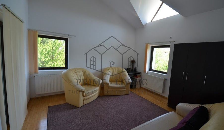 Vilă splendidă cu grădină extinsă și facilități moderne - Poză 7