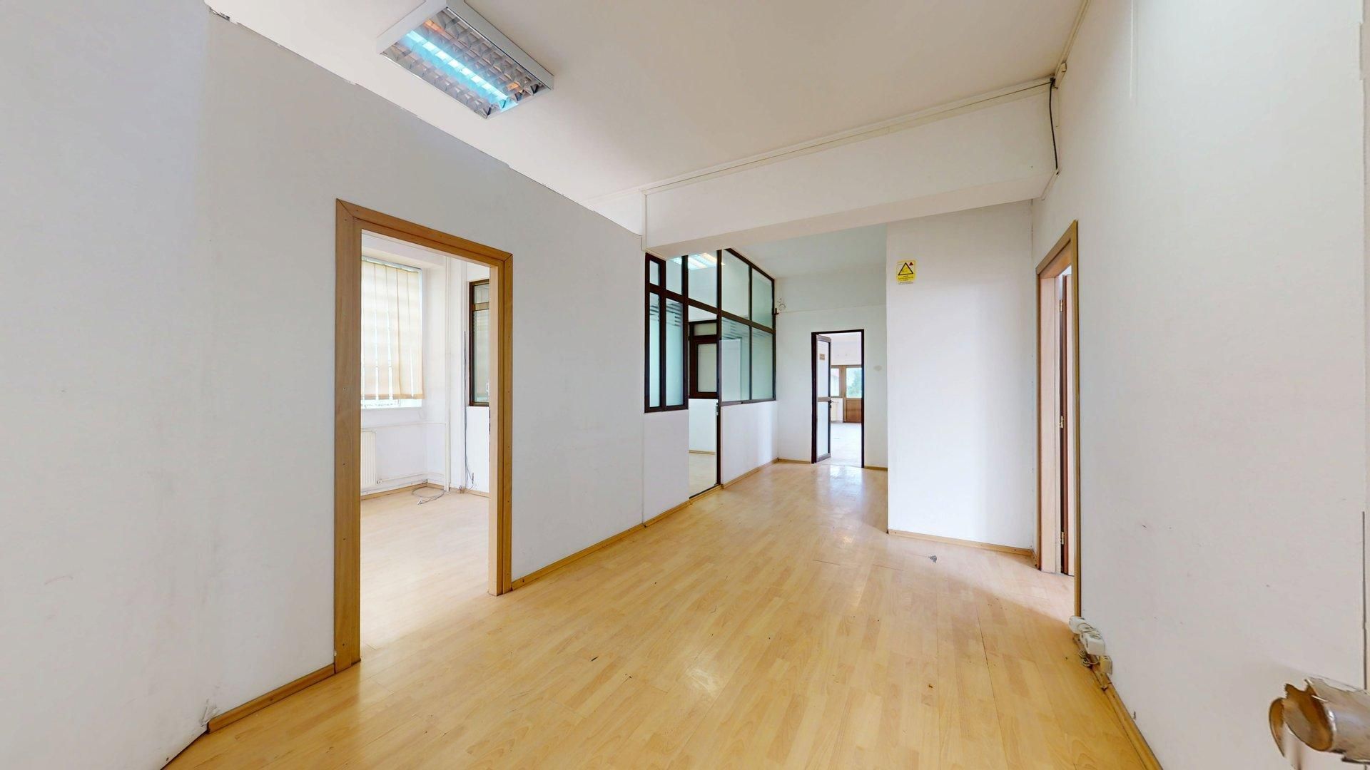 DAMAROAIA | Jiului | Chirie Casa 16 camere | 15 parcari + Metrou 900m - Poză 10