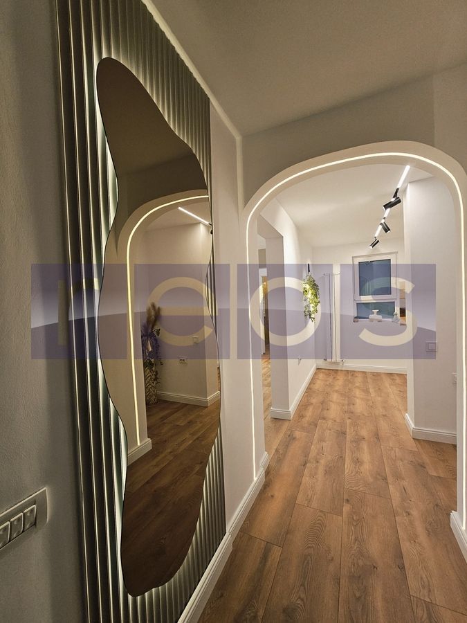 De vanzare apartament 2 camere renovat modern cu balcon in zona Piata Victoriei - Poză 2