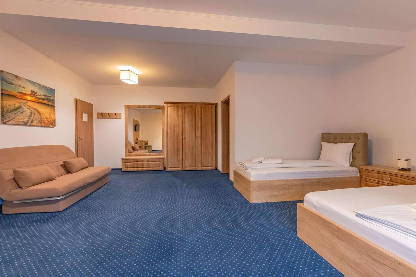 Pensiune Râșnov, 13 camere plus locuință proprietar, zonă Cetate - Poză 10